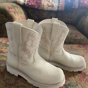 Ariat Cream Lace-Up Western Boots